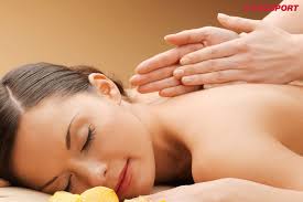 Phương pháp massage Thụy Điển sử dụng các động tác nhẹ nhàng, dài và nhịp nhàng để cải thiện lưu thông máu và giảm căng thẳng. Đây là lựa chọn phổ biến cho những ai tìm kiếm sự thư giãn sâu.